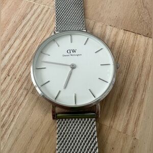 Daniel Wellington classic ladies stainless steel minimal dress watch NEW BATTERY
